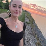 Estudiante de educación social en la universidad de Leioa, dispuesta a dar clases particulares desde primaria hasta bachiller.